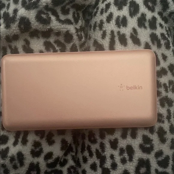 Belkin Rose Gold Power Bank - Picture 1 of 4